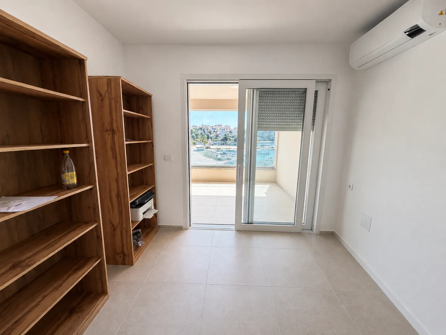 hrcatska, zadar, pag-povljana, prvi red do mora, 2 sobni stan 74 m2 -terasa, garaža i podrum - slika 3