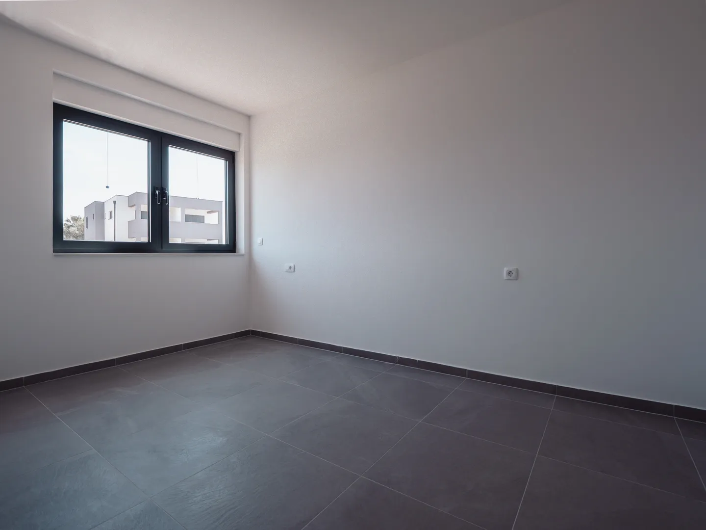hrvatska, pag, povljana – novogradnja stan 75 m² s 2 spavaće sobe, balkonom, liftom i parkingom - slika 6