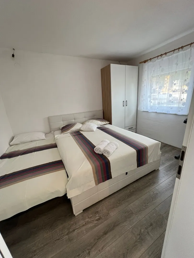 otok čiovo, okrug gornji- kuća s apartmanima, 80 m od mora i 8 km od zračne luke - slika 5