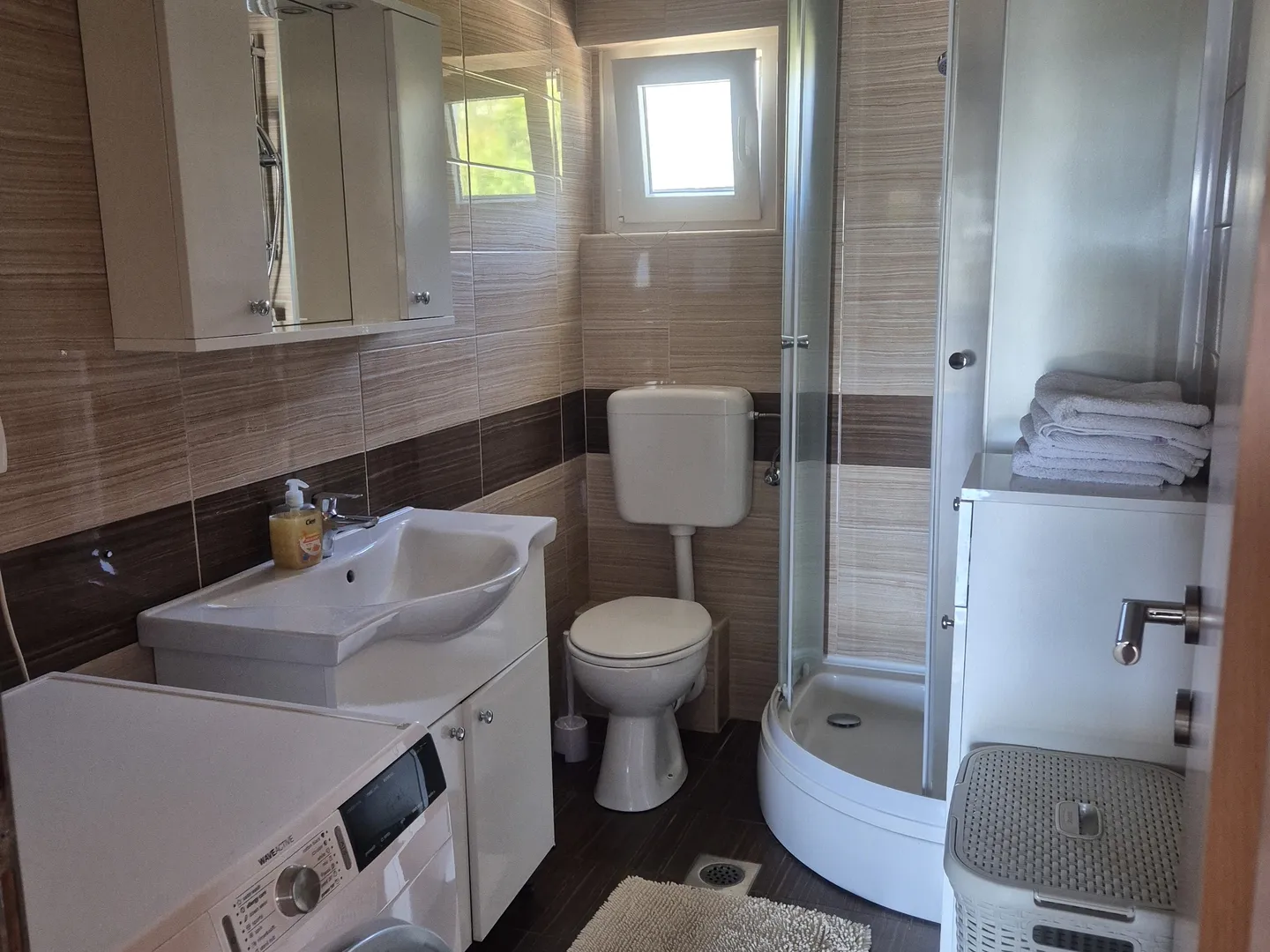 seline, kuća sa bazenom, 4 apartmana u mirnom okruženju - slika 20