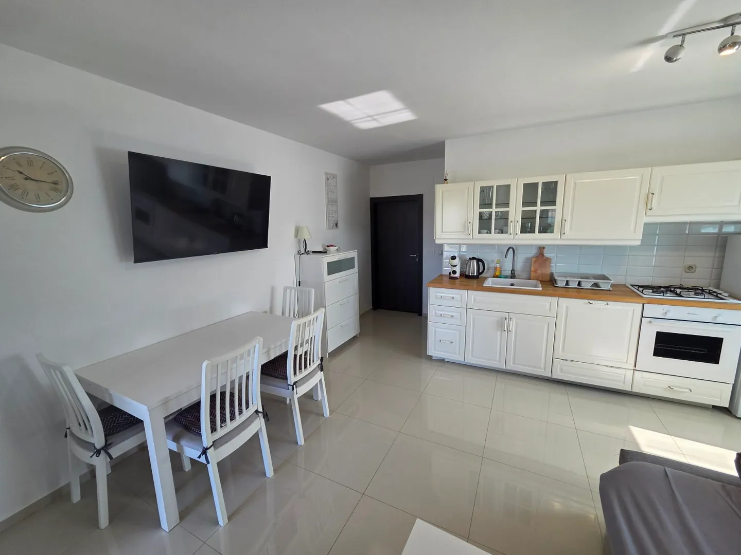 seline, kuća sa bazenom, 4 apartmana u mirnom okruženju - slika 19