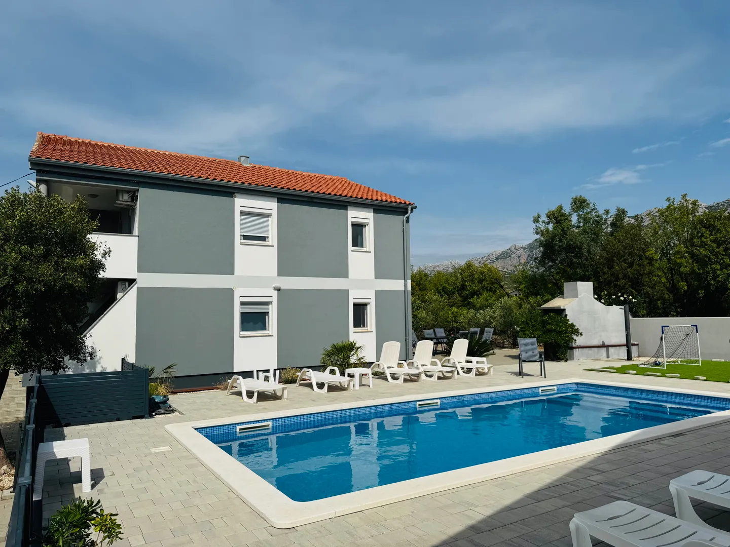 seline, kuća sa bazenom, 4 apartmana u mirnom okruženju - slika 35