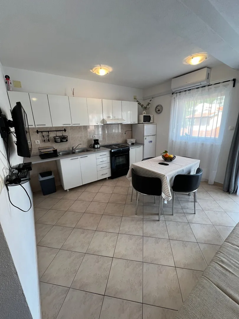 otok čiovo, okrug gornji- kuća s apartmanima, 80 m od mora i 8 km od zračne luke - slika 10