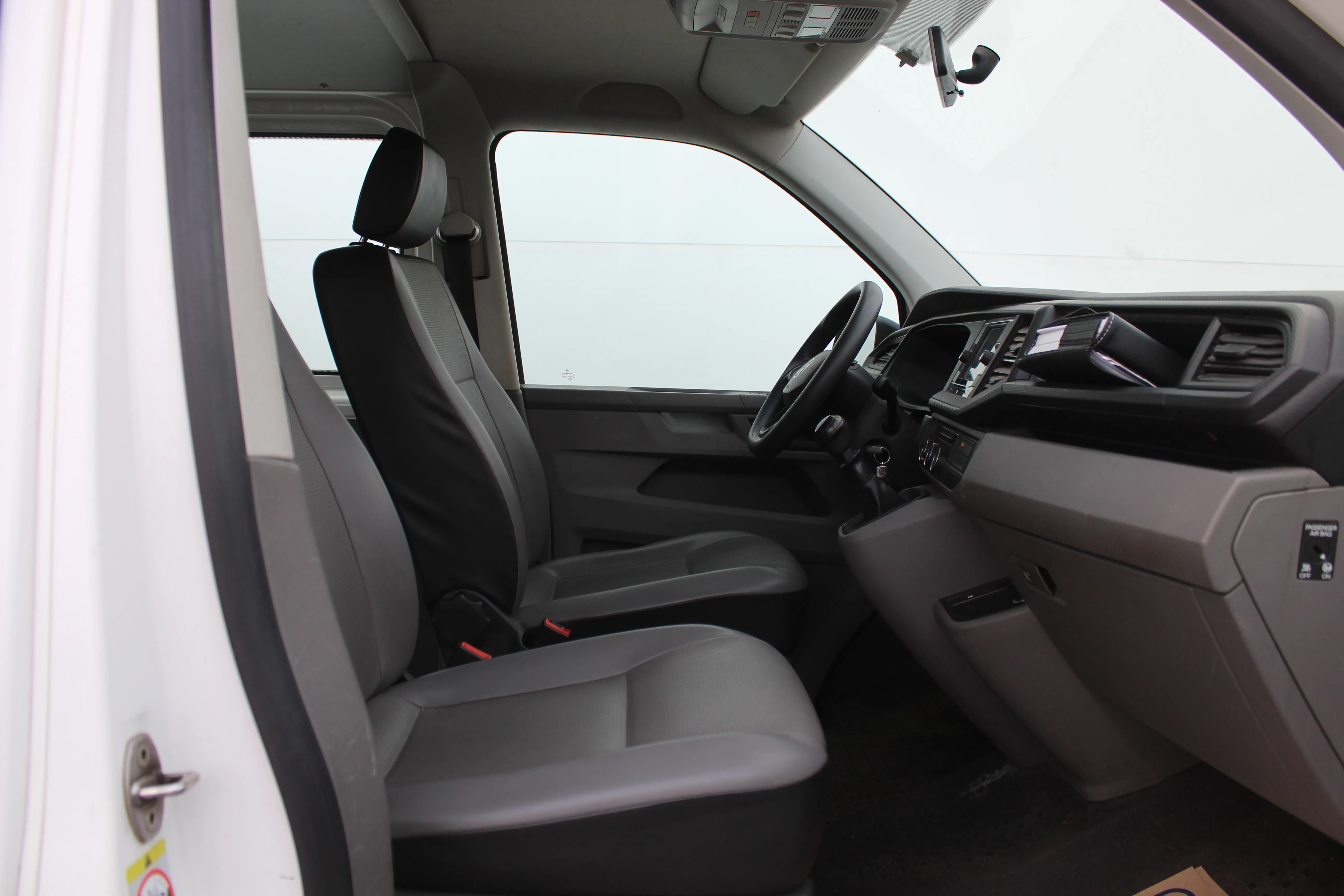 12956 vw transporter kombi 2.0 tdi - slika 10