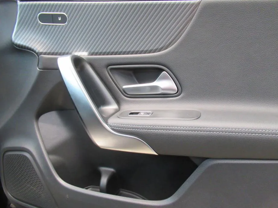 mercedes-benz cla 180 progressive - slika 7