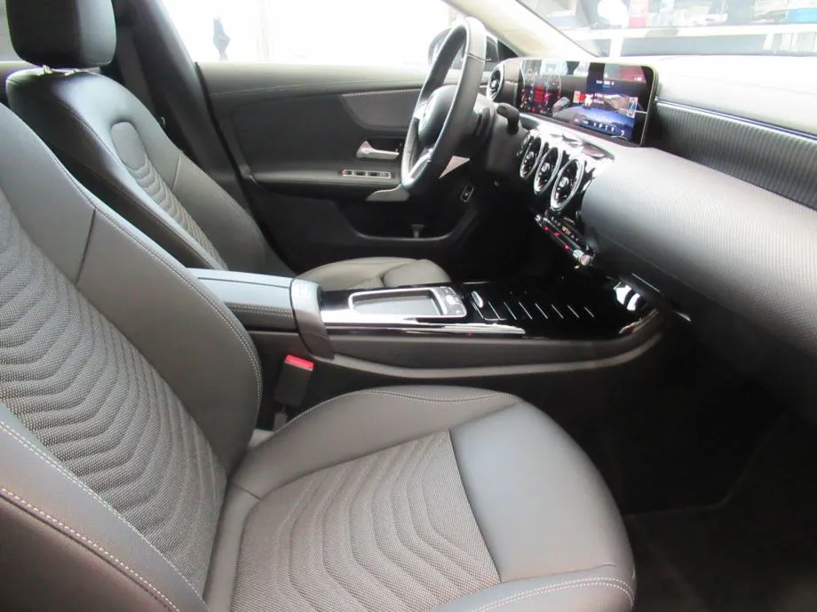 mercedes-benz cla 180 progressive - slika 6
