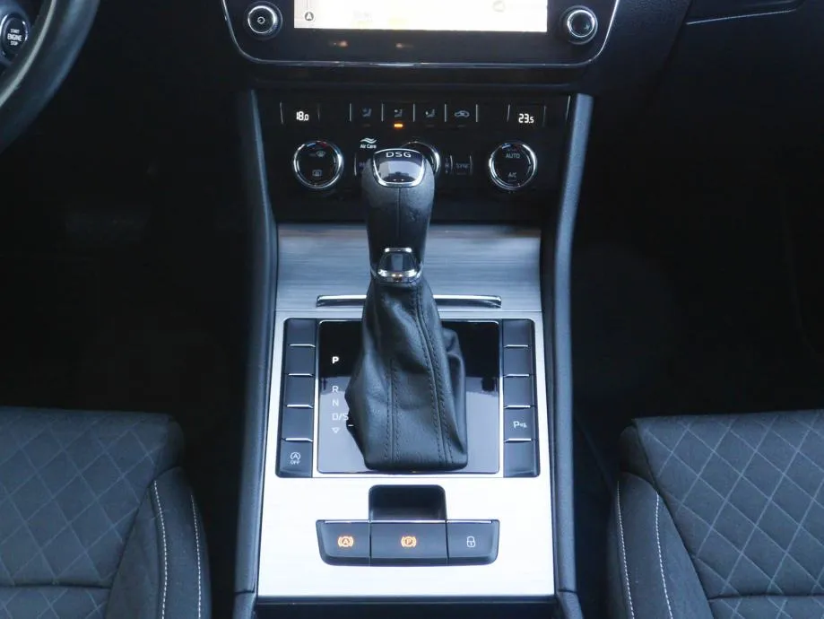 škoda superb combi 2,0 tdi dsg business |led |kam |kuka |jamstvo - slika 23