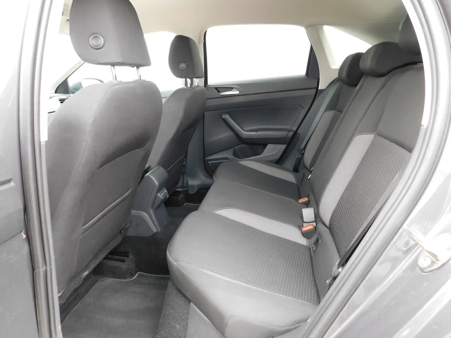 11657 volkswagen taigo 1.0 tsi life plus - slika 11