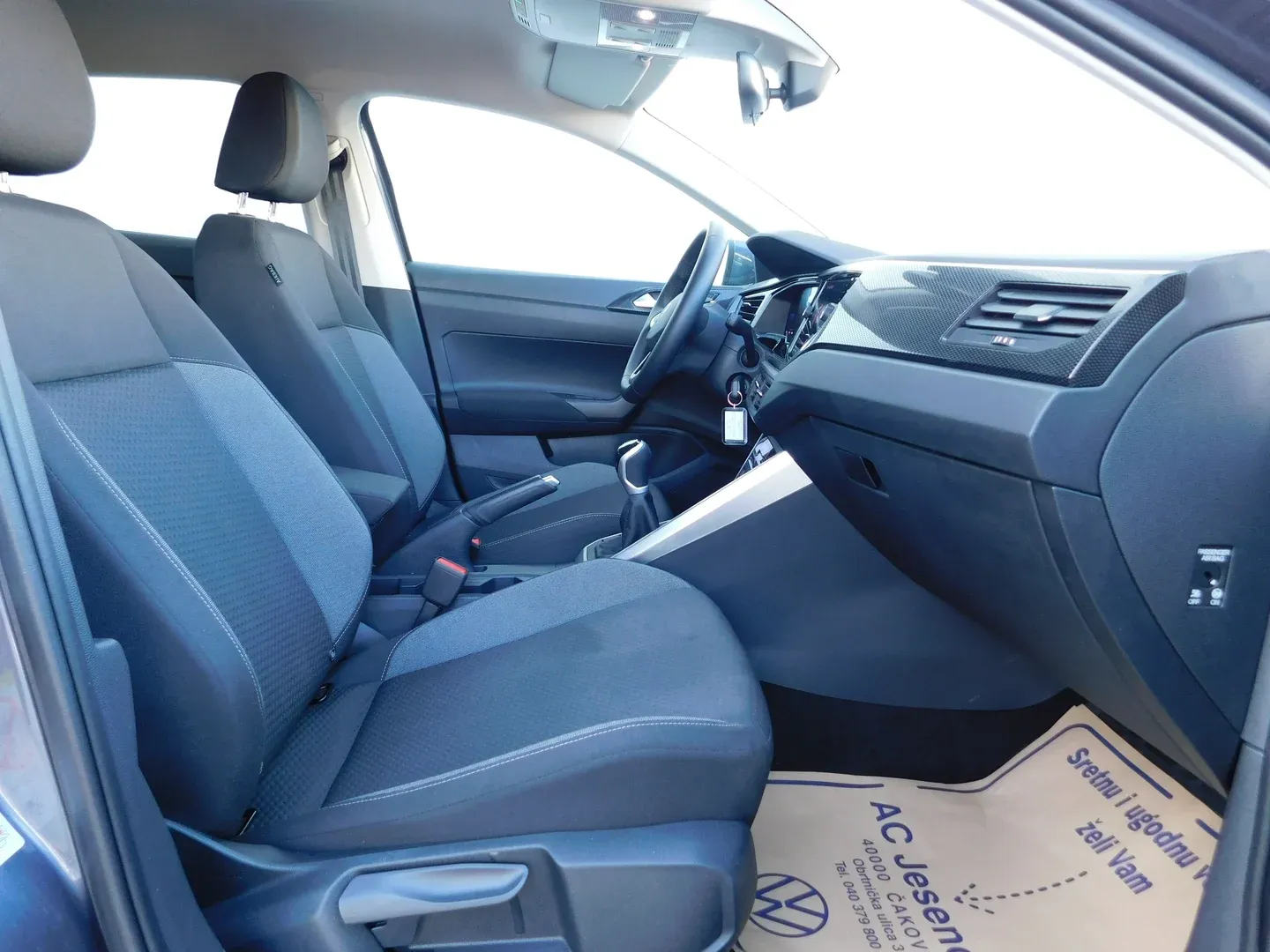 10897 volkswagen taigo 1.0 tsi life - slika 12