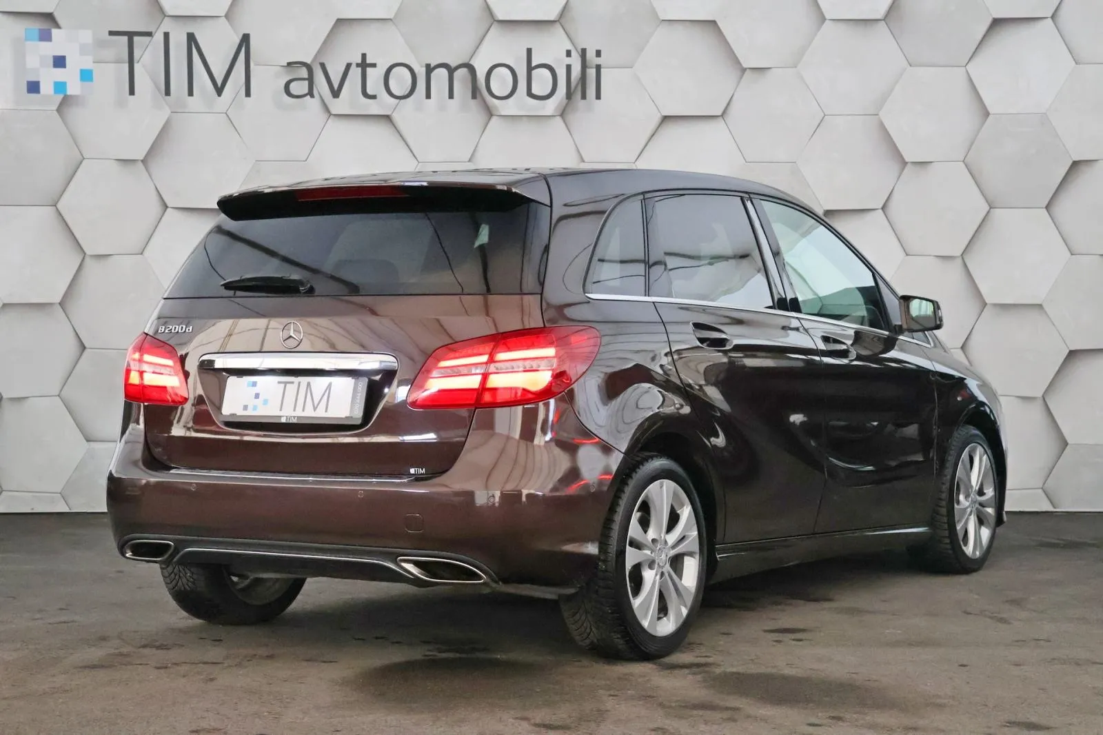 mercedes-benz b 200d 7g-dct urban 136km full led navi kamera - slika 3