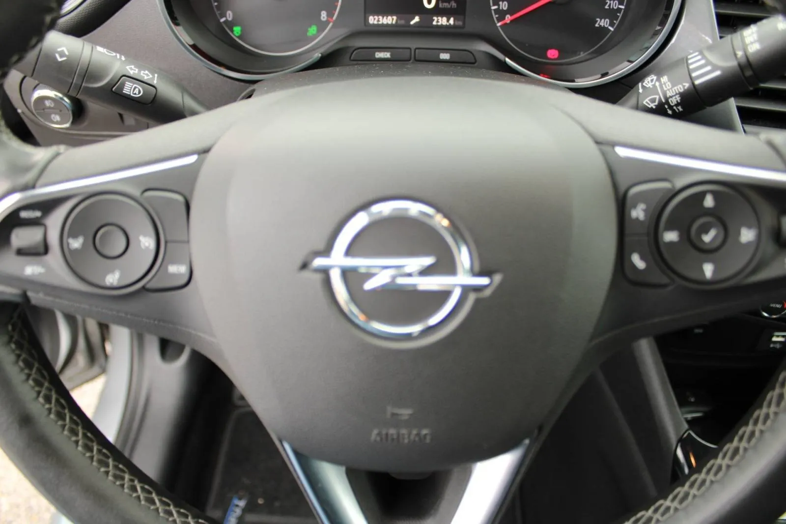 opel crossland 1.2 turbo ultimate *led, navigacija, kamera* - slika 16