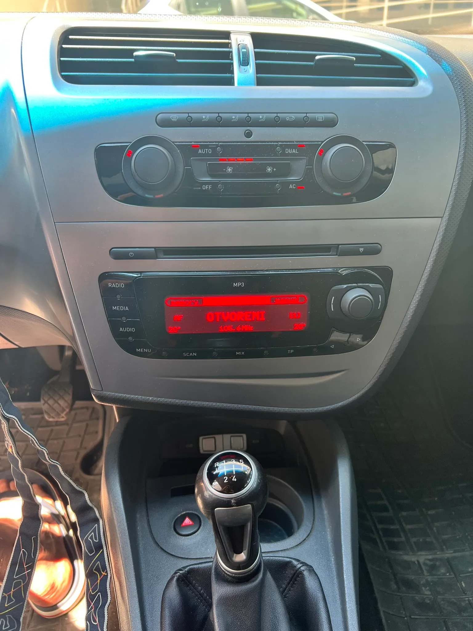 seat leon 1,9 tdi auto kupljen u hrvatskoj. - slika 4