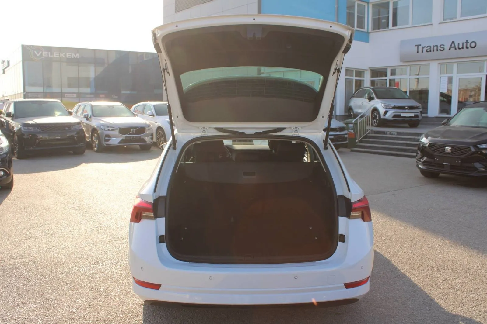 škoda octavia combi 2.0 tdi dsg *led, navigacija* - slika 9