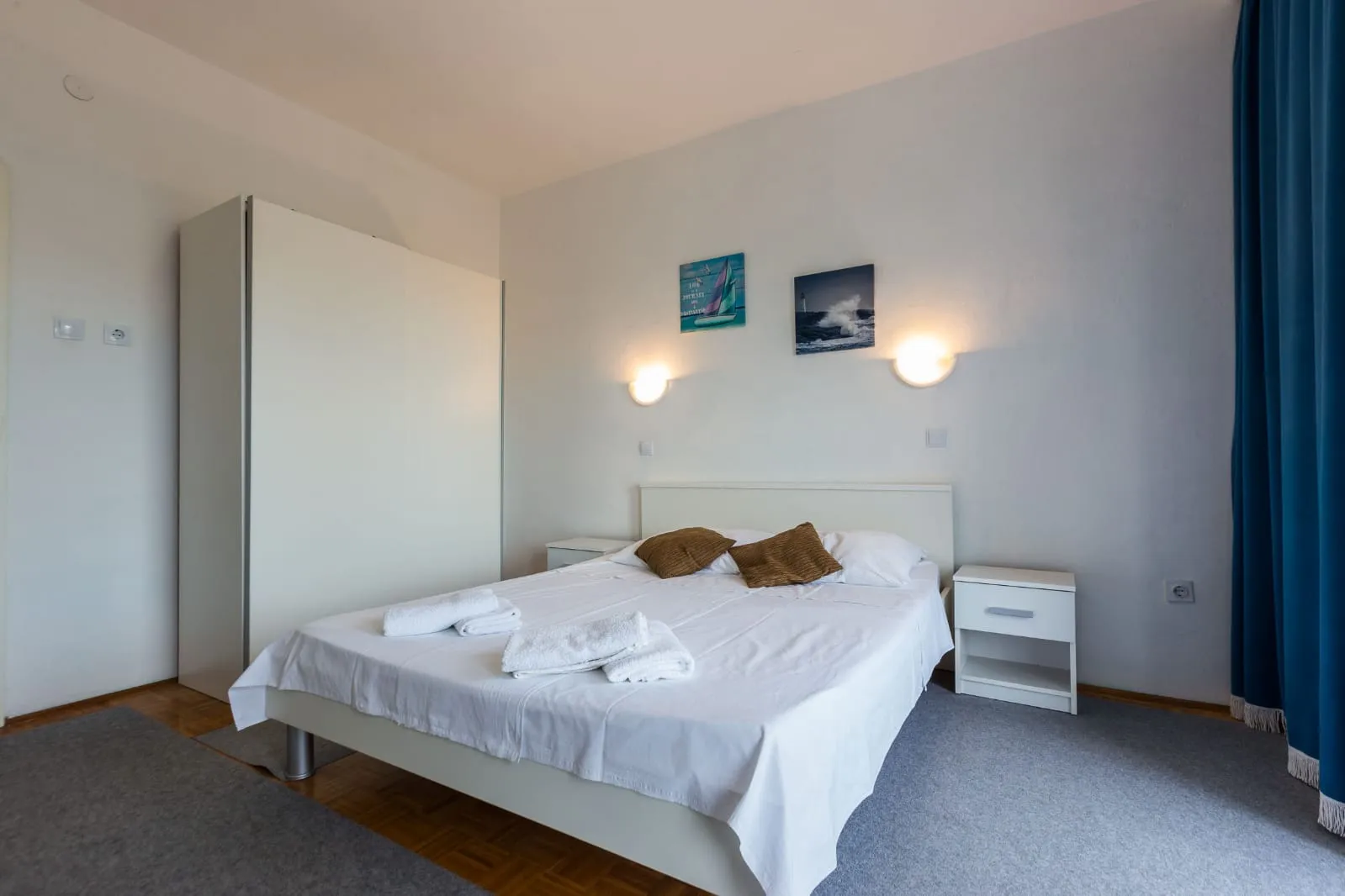 app 4+1, od 49 e, 100 m od betonske i šljunčane plaže, veliki balkon - slika 20