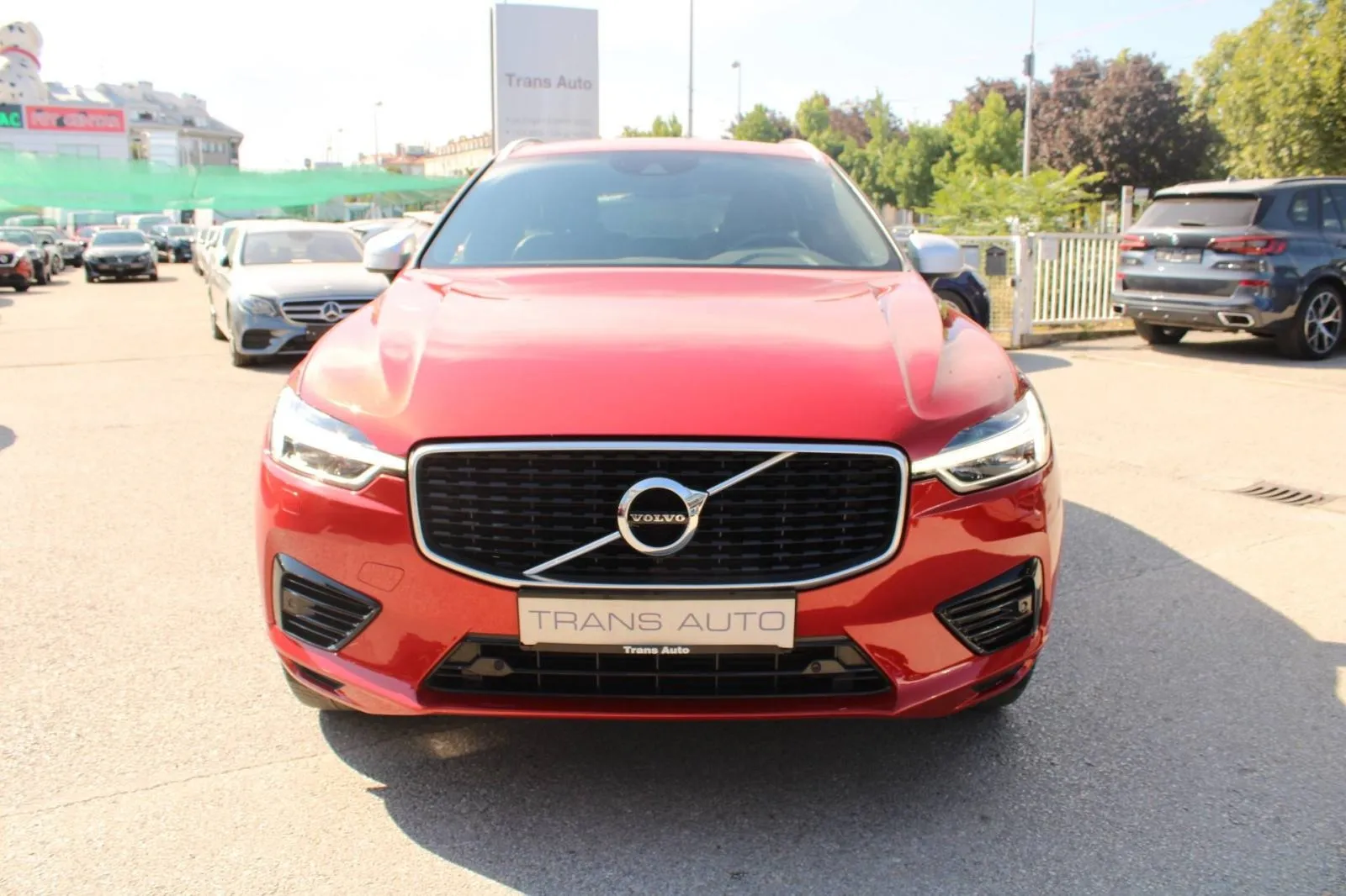 volvo xc60 t8 recharge awd r-design *panorama, led, navigacija* - slika 3