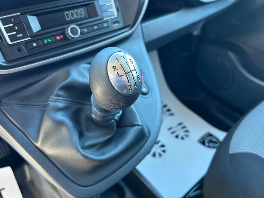 renault kangoo maxi 1.5 dci -140000km - model 2022 - slika 14
