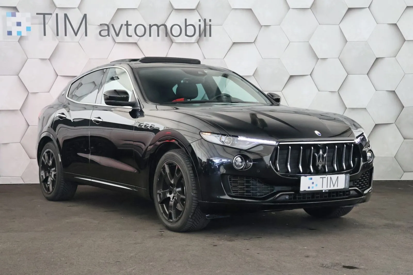 maserati levante 3.0 v6 gdi awd at8 panorama airmatic radar - slika 2