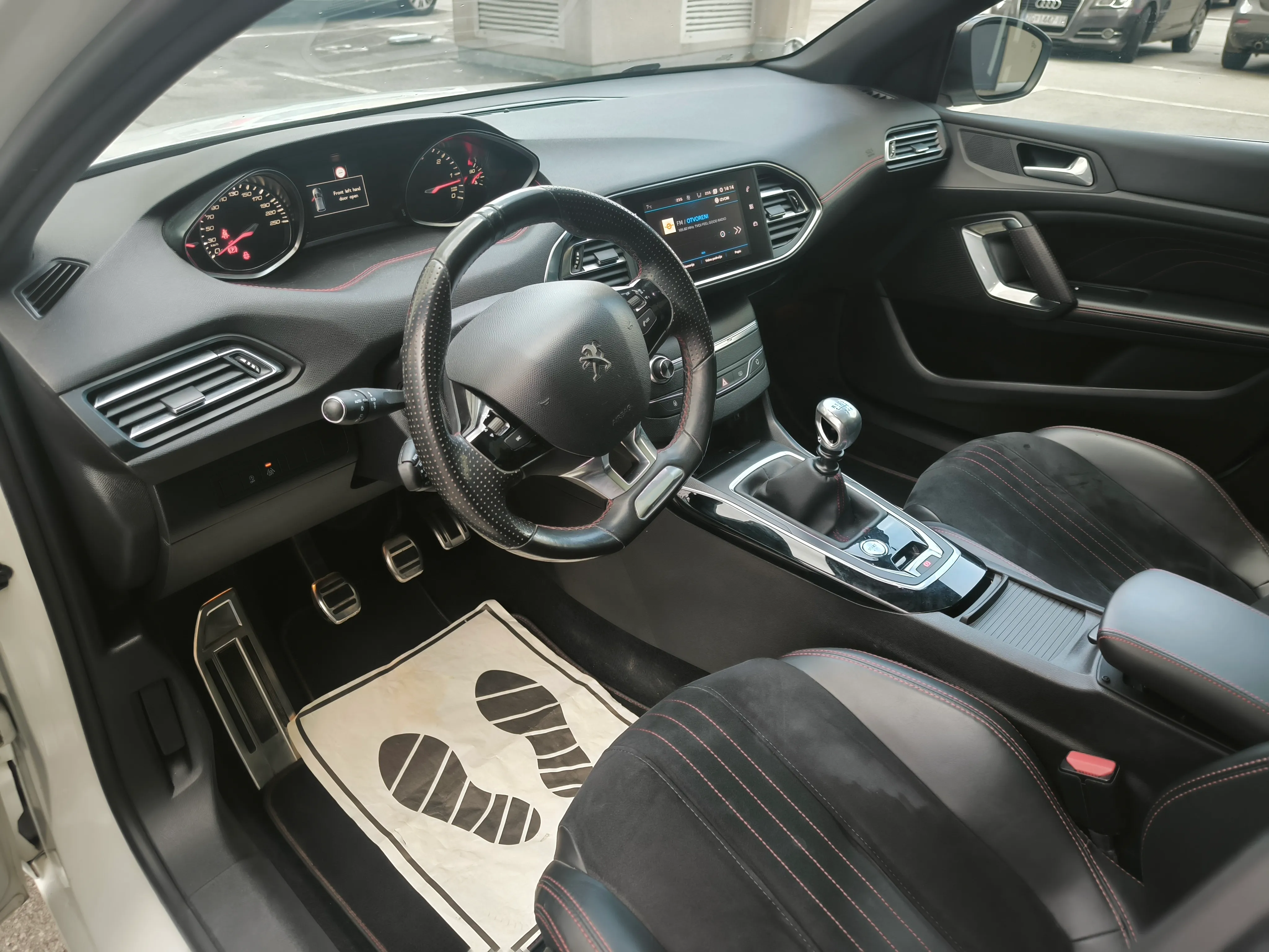 peugeot 308 sw 1,5 hdi, gt line,panorama, veliki servis, ekstra stanje - slika 16
