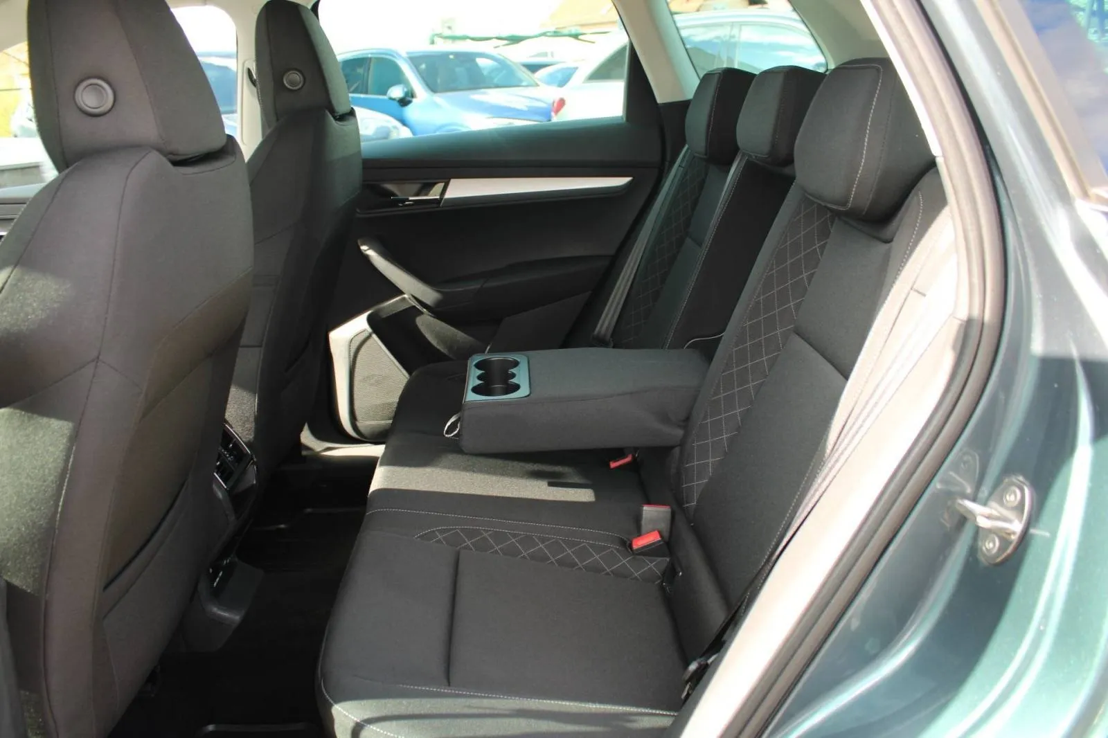 škoda karoq 1.6 tdi dsg *led, navigacija, kamera* - slika 10