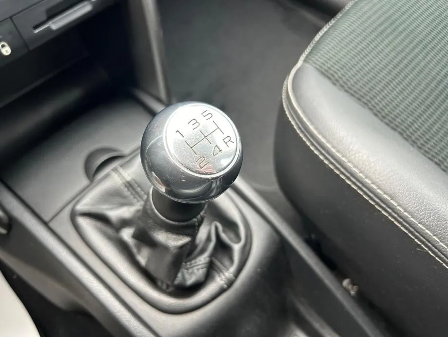 peugeot 207 sport 1,4 vti + plin - 2011 - garancija - reg 1 god !!! - slika 16
