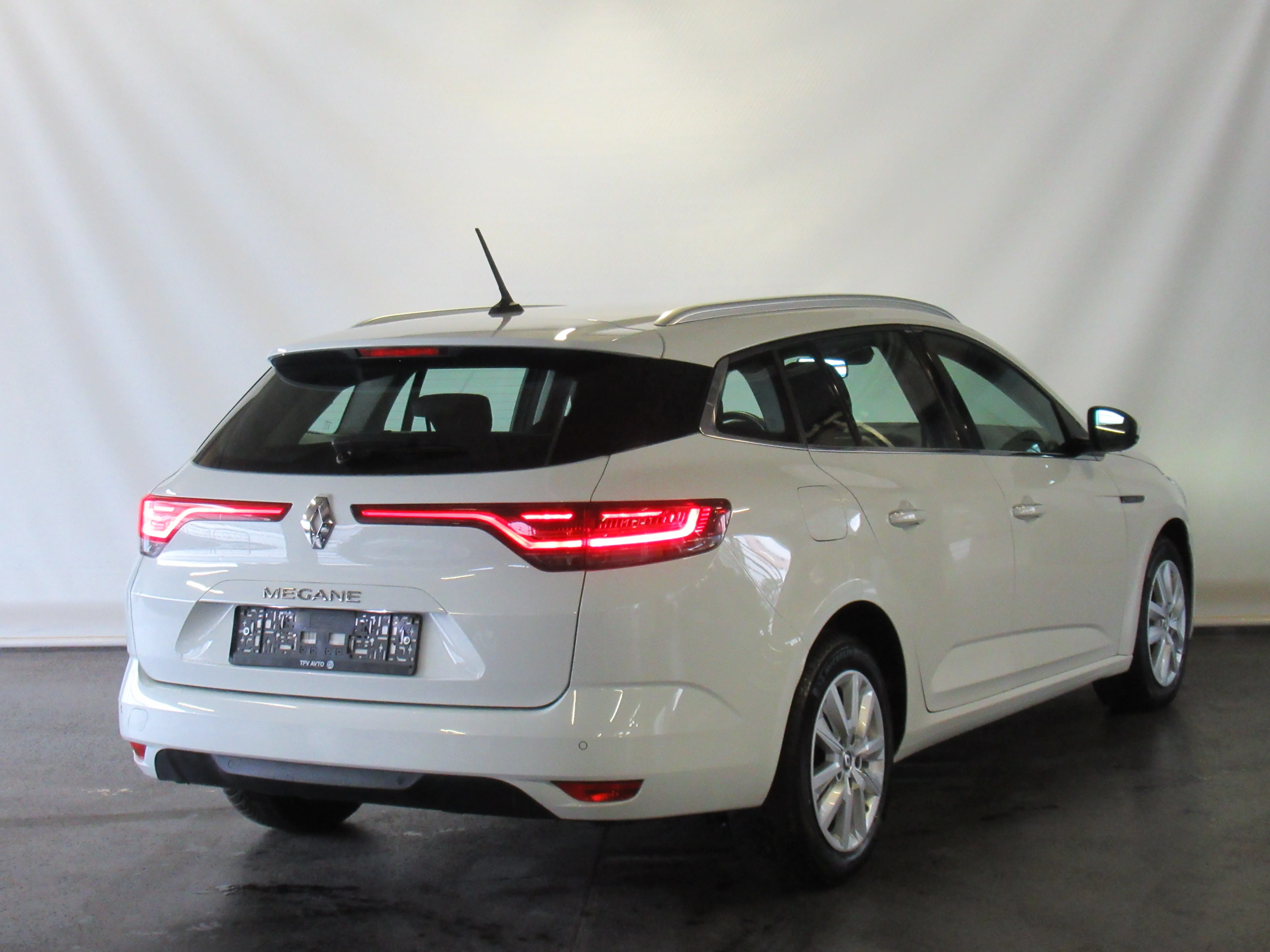 renault megane grandtour zen tce 140 edc. full led. navi. - slika 2