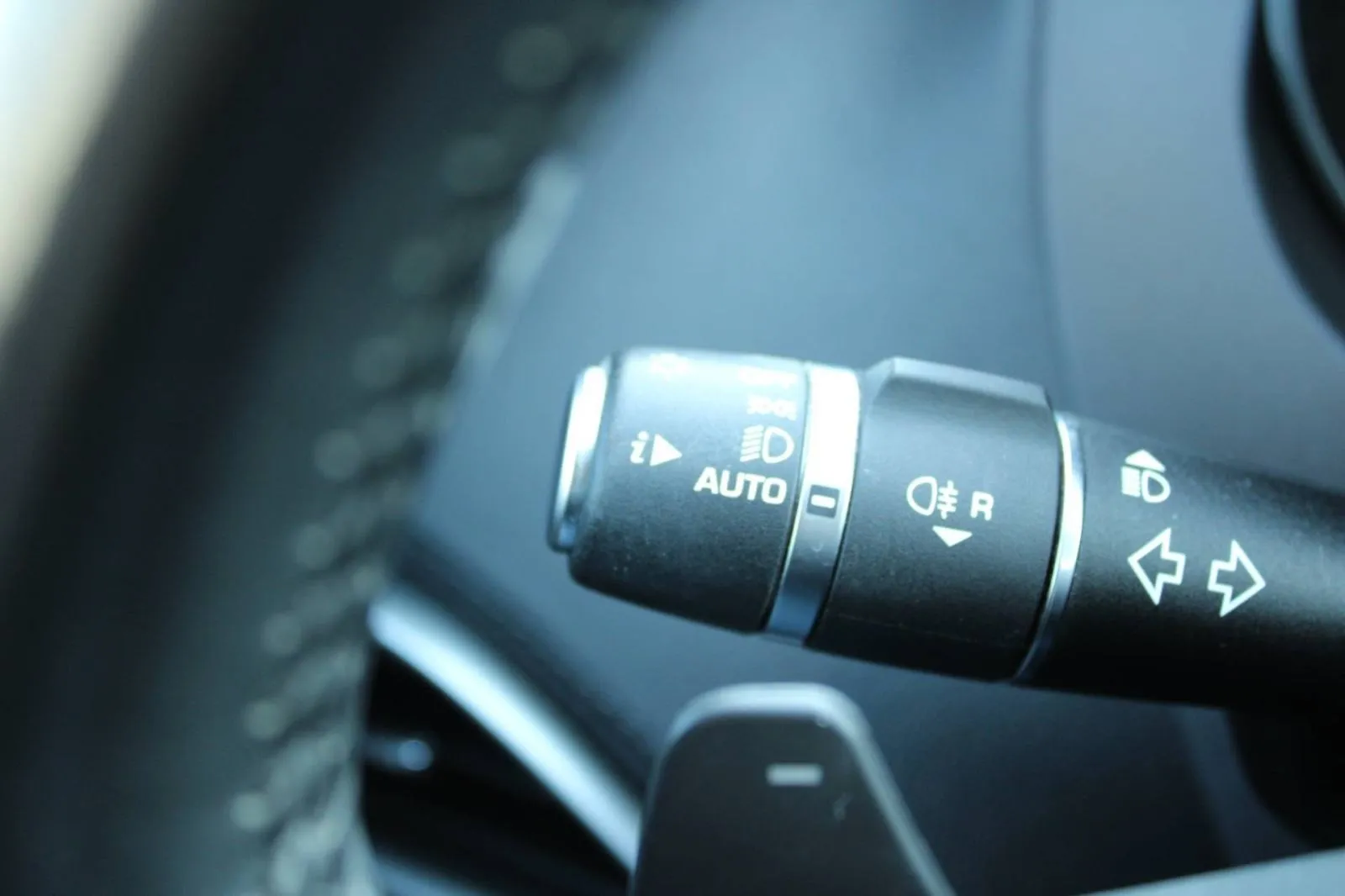 jaguar xe 2.0d awd automatik - slika 20