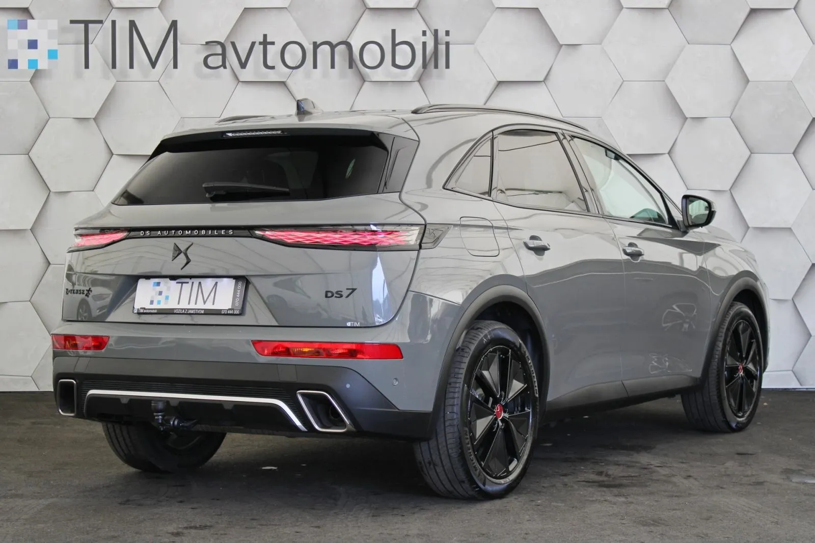 ds automobiles ds7 e-tense hybrid 300km 4x4 eat8 performance line+ - slika 3
