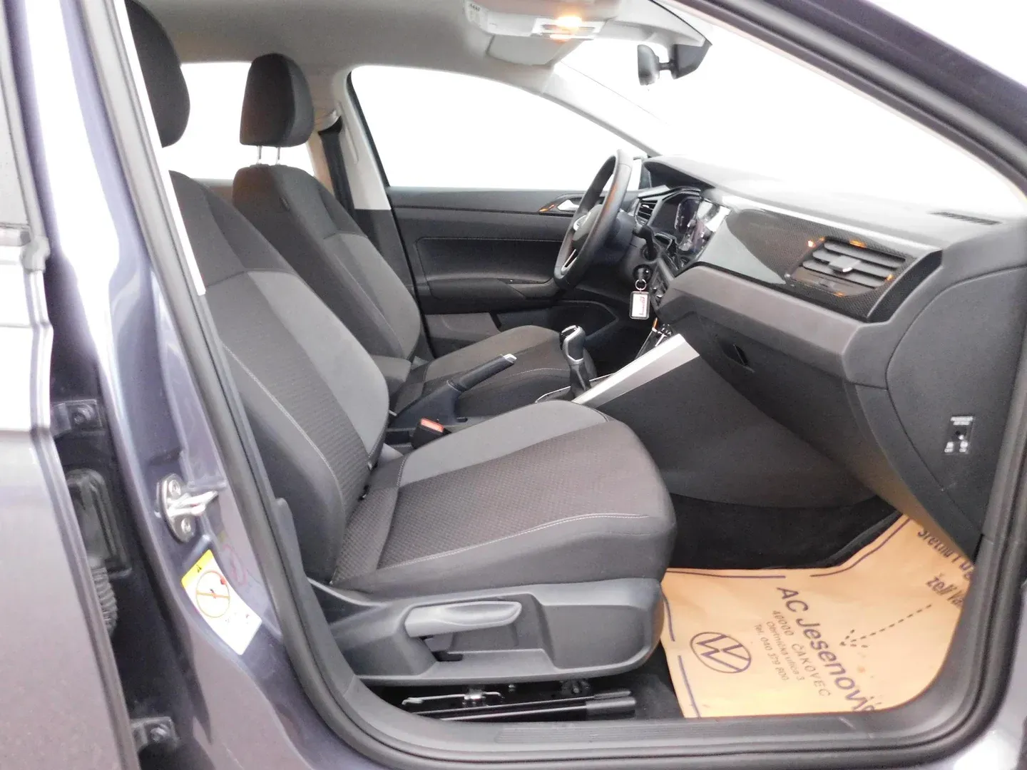 10038 volkswagen polo 1.0 tsi life - slika 11