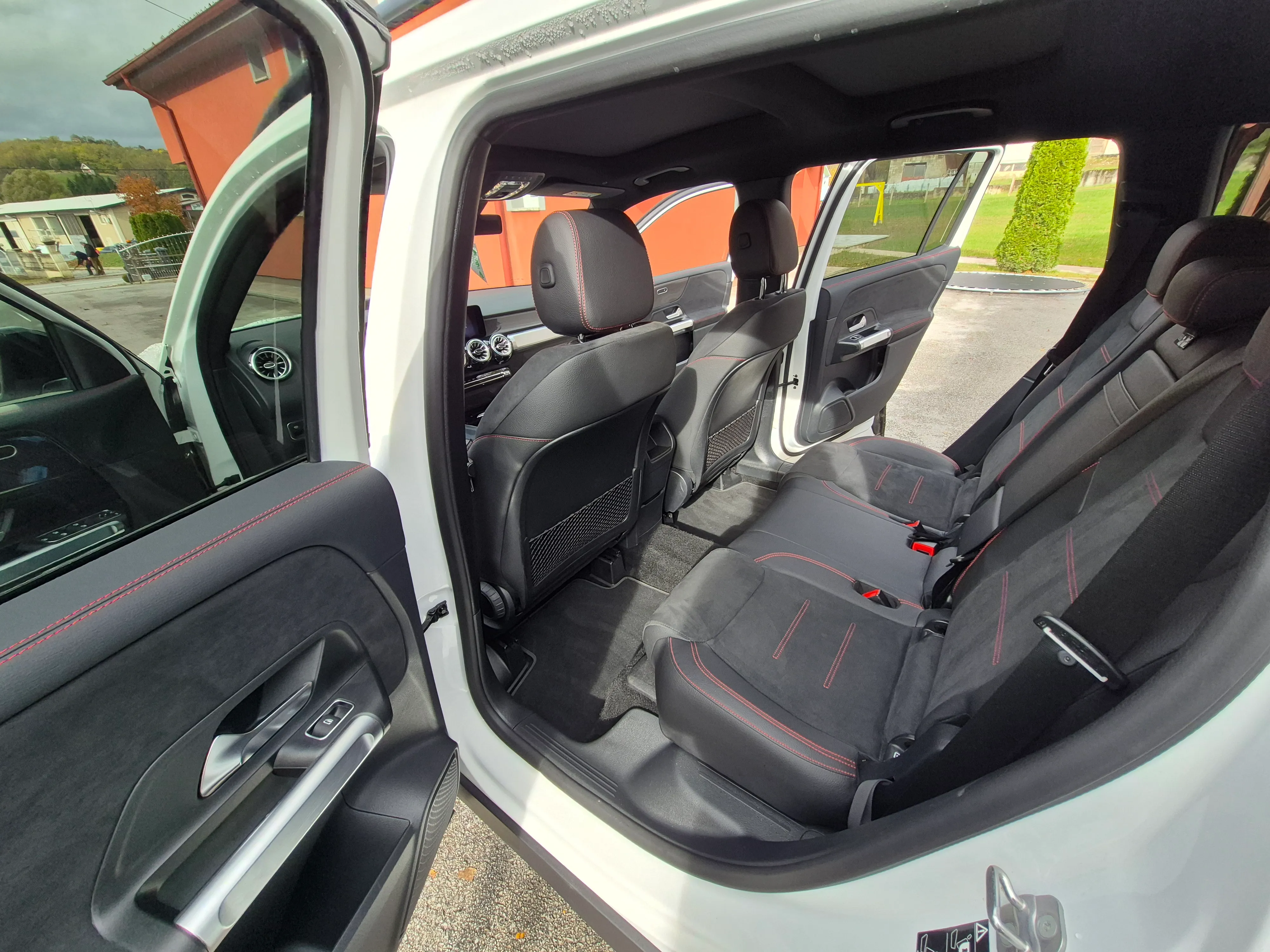 mercedes glb 200d-amg - slika 16