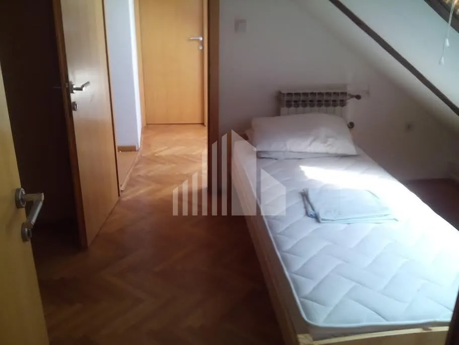 centar, dvoetažan stan s velikom terasom za uređenje - slika 9