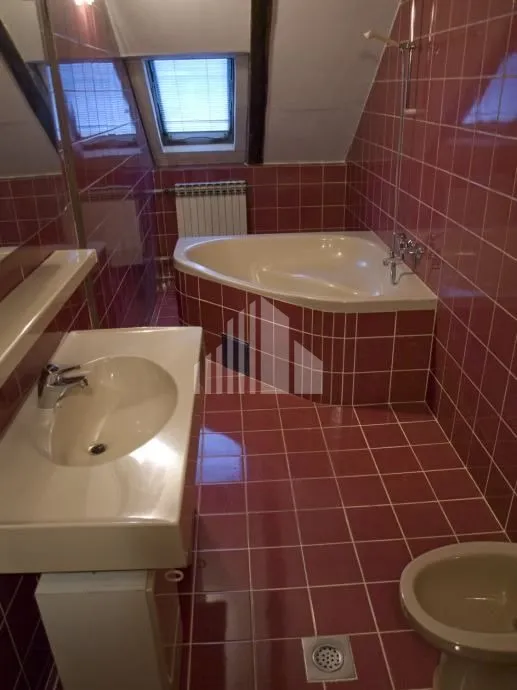 centar, dvoetažan stan s velikom terasom za uređenje - slika 7