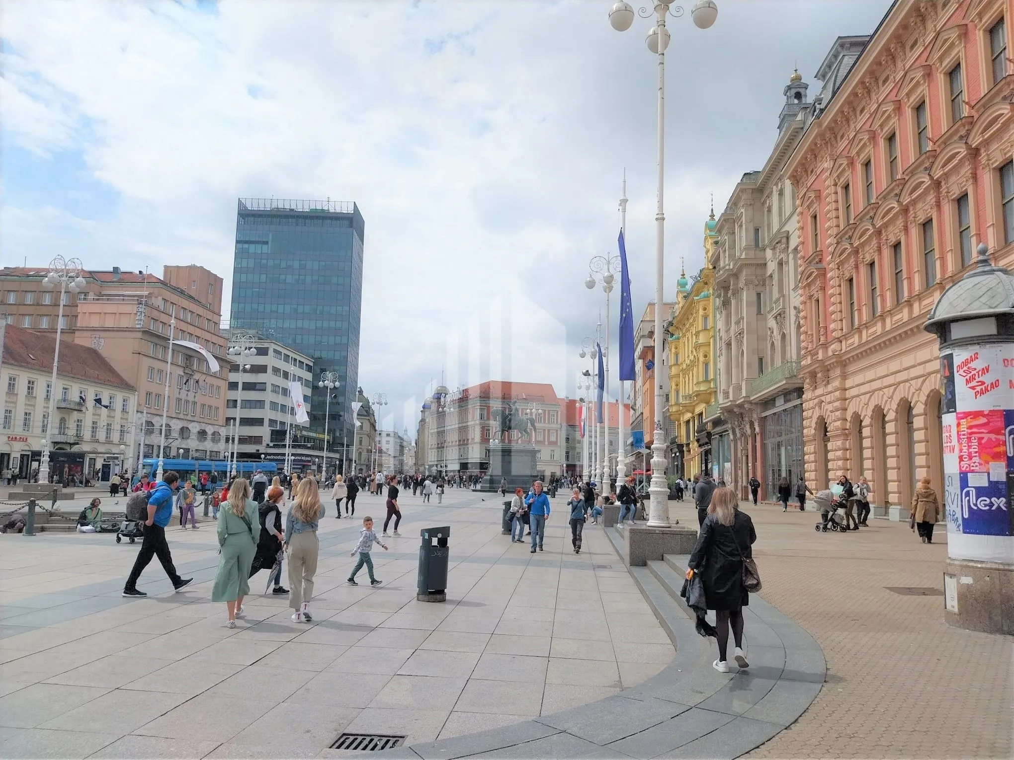 Stan: Zagreb (Centar), Trg bana Josipa Jelačića (prodaja) - prilika! - Vadalj, Primošten
