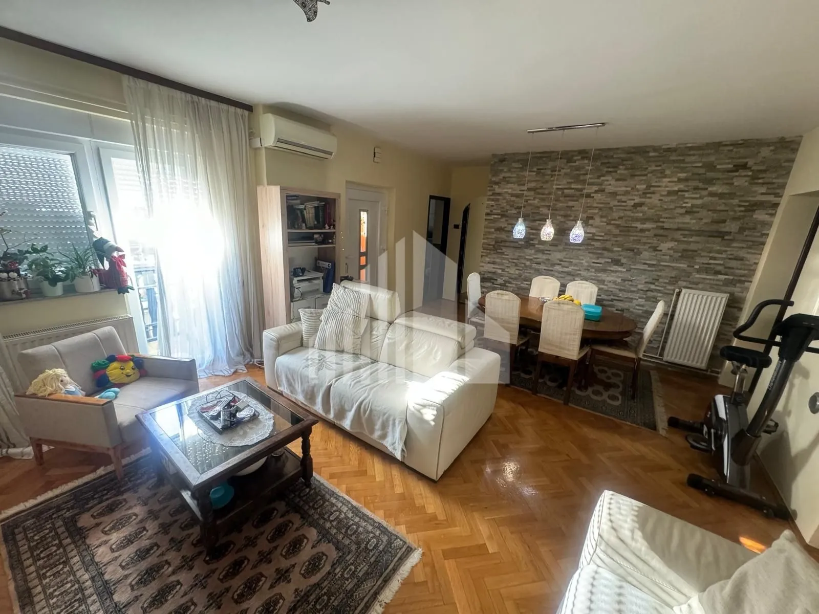 Zagreb, Gornja Dubrava, četverosoban stan, 95m2, vrt, pomoćni objekti, garaža