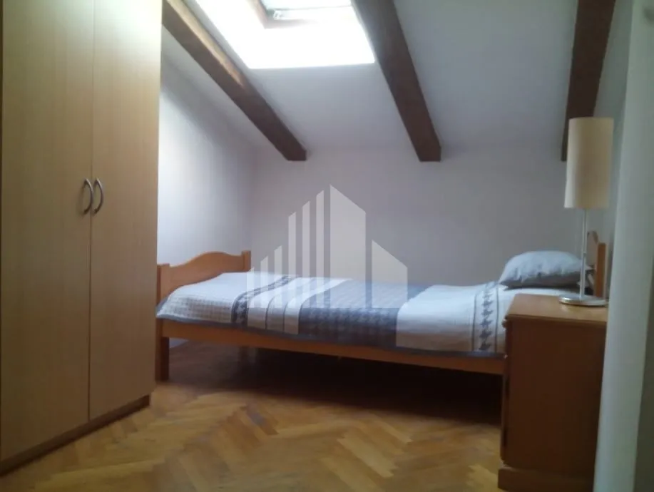 centar, dvoetažan stan s velikom terasom za uređenje - slika 5