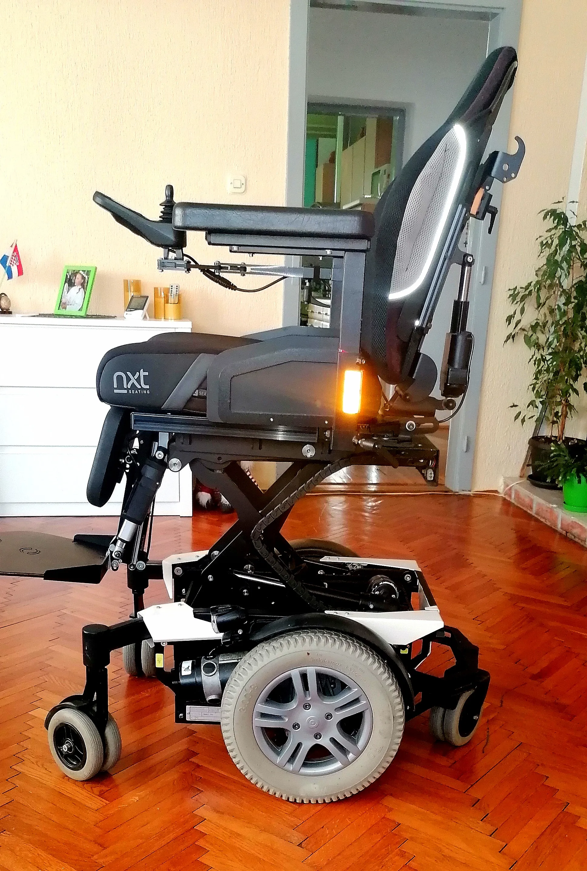 reac el. invalidska kolica s el.podešavanjem,sjedišta,naslona,oslonaca - slika 6