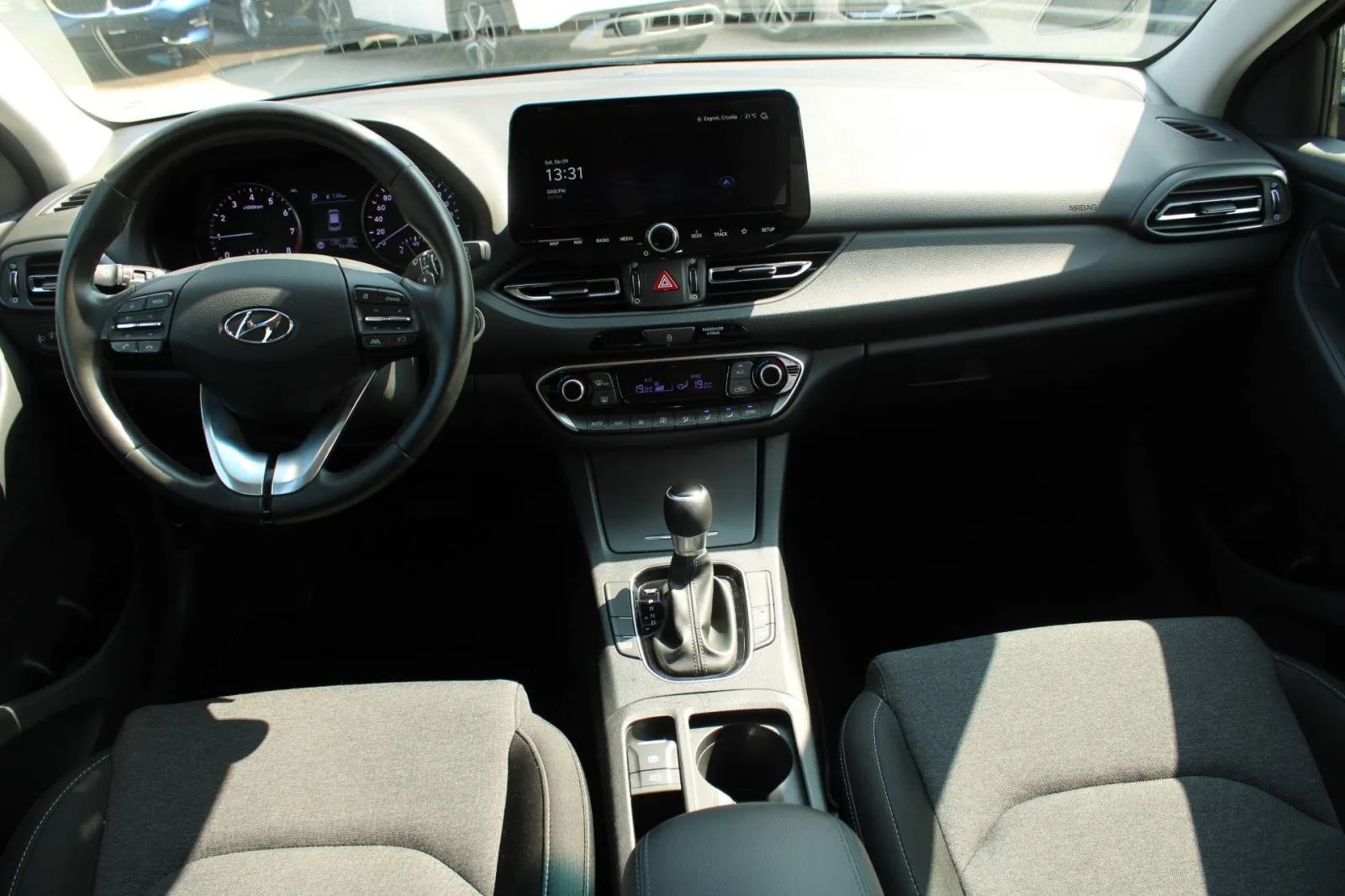 hyundai i30 karavan 1.0 t-gdi automatik *navigacija,kamera* - slika 15