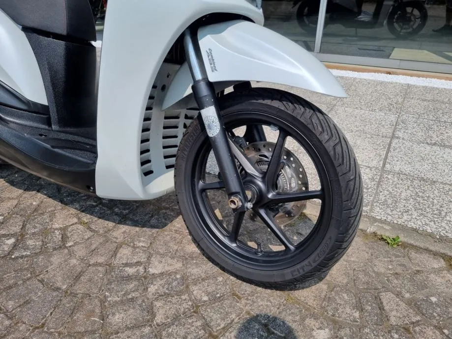 honda sh 300i sport abs, a2 kategorija, s garancijom, 2016 god. - slika 12
