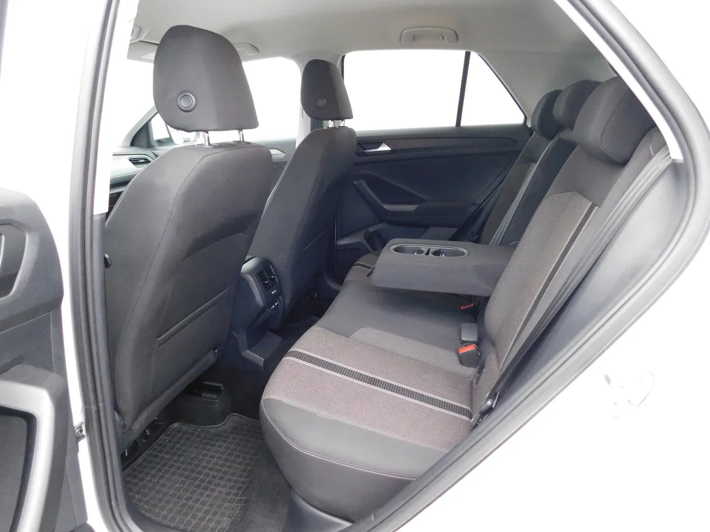 10264 volkswagen t-roc 1.0 tsi design - slika 11