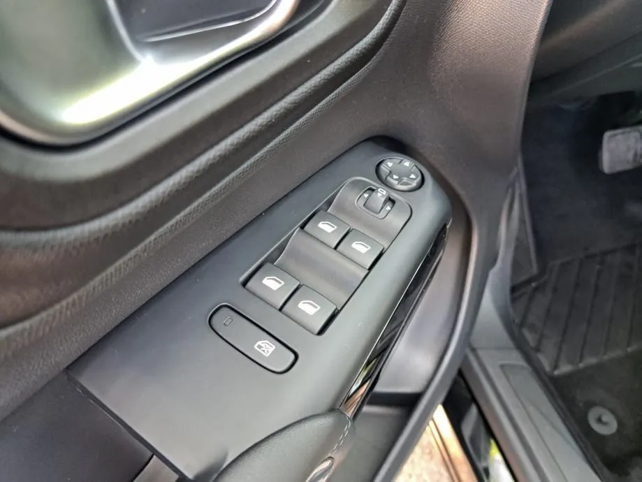 c5 aircross plus hybrid 136 e-dcs6 automatik - slika 12