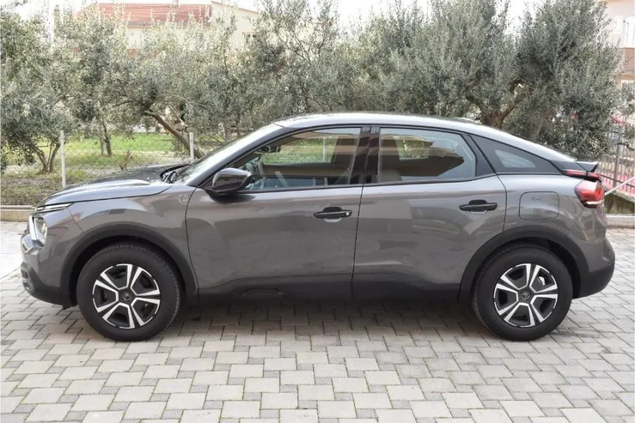 citroen c4 1.5 bluehdi live -kamera,dab,lane assist -novi model - slika 4