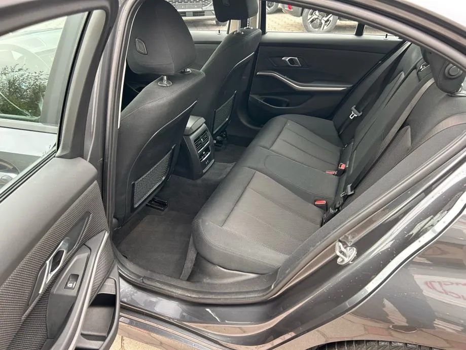 bmw 318i 2022.,servisna, park senz, virtual navi, led, front asist - slika 13