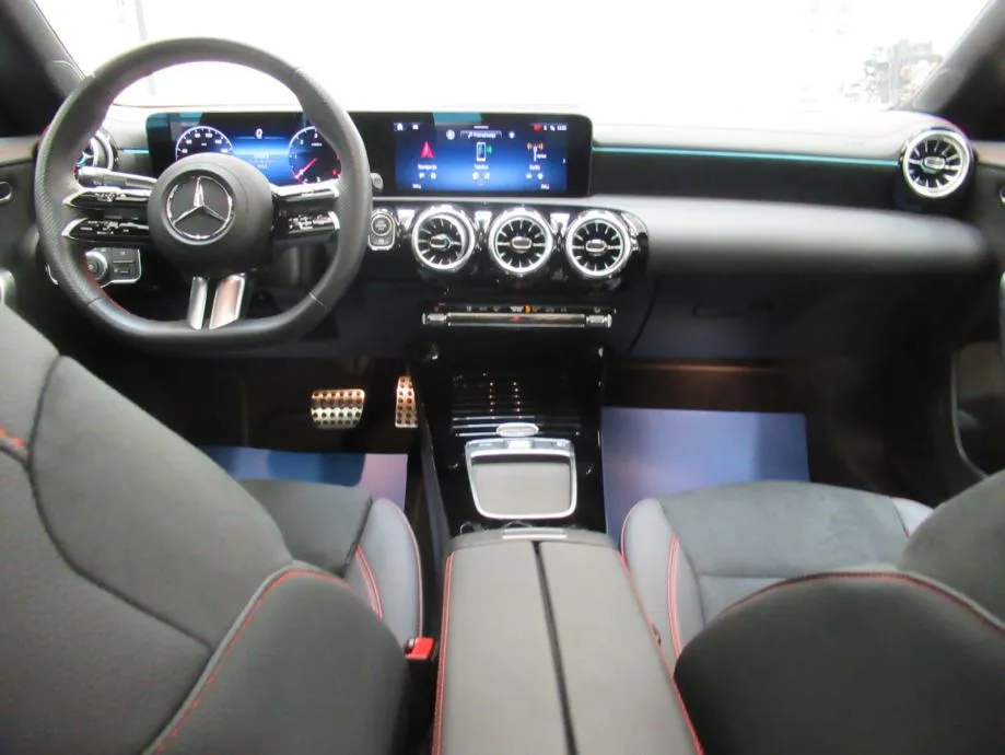 mercedes-benz cla 200 d amg/pano/night/keyless/multibeam led/19'' - slika 13