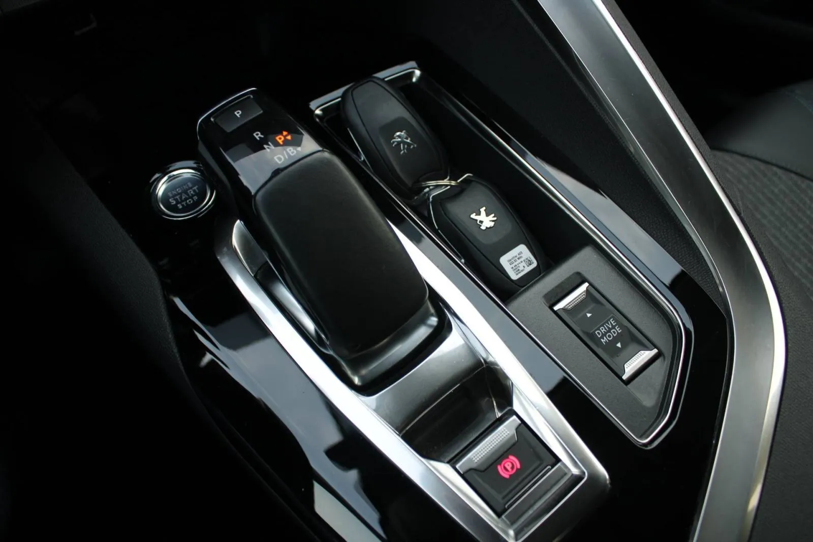 peugeot 3008 phev 225 allure automatik *led, navigacija, kamera* - slika 16