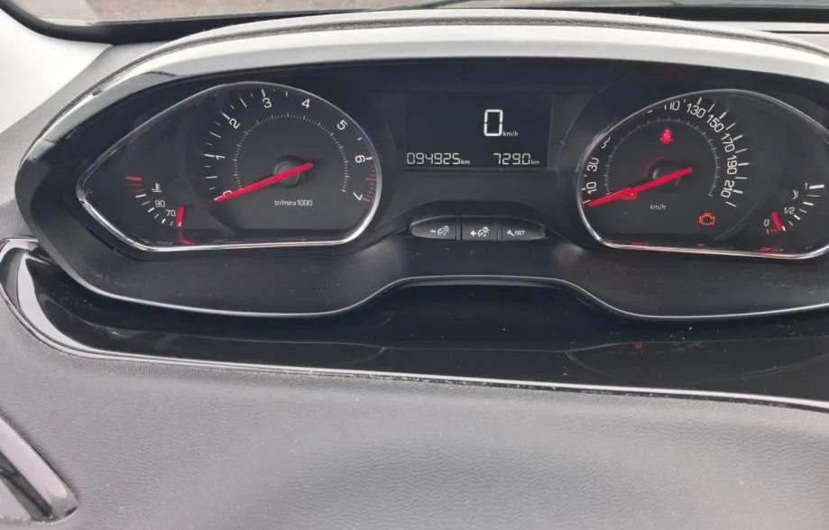 peugeot 208 1,2 vti, 2014 g, 94000, kartice 24/36 rata - slika 9