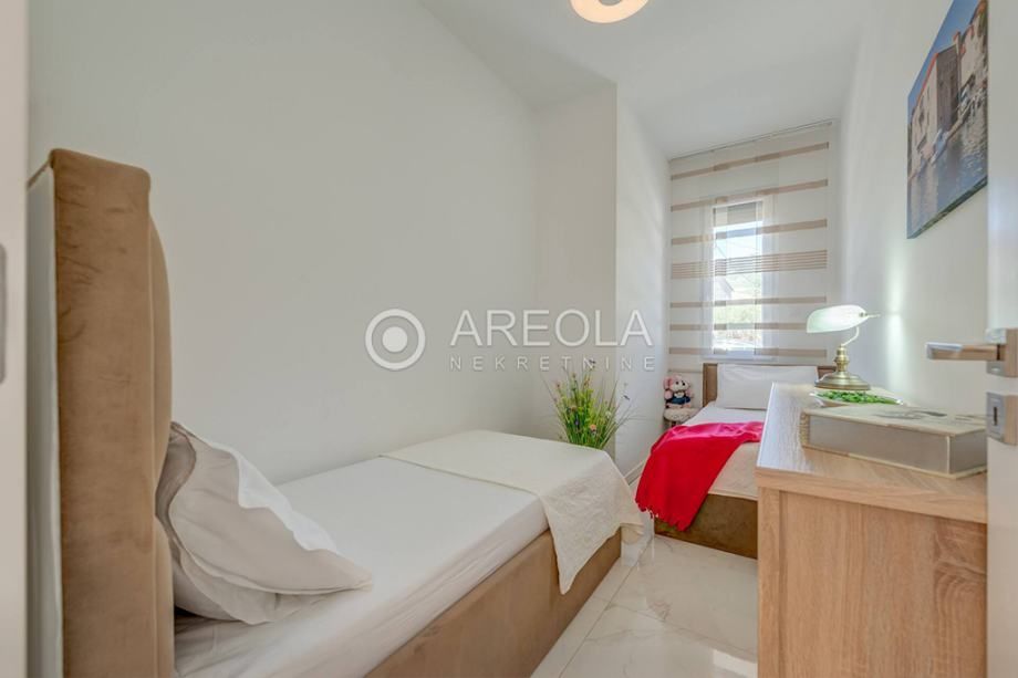 kaštel stari - prizemnica s bazenom! na duži period!!! - slika 24