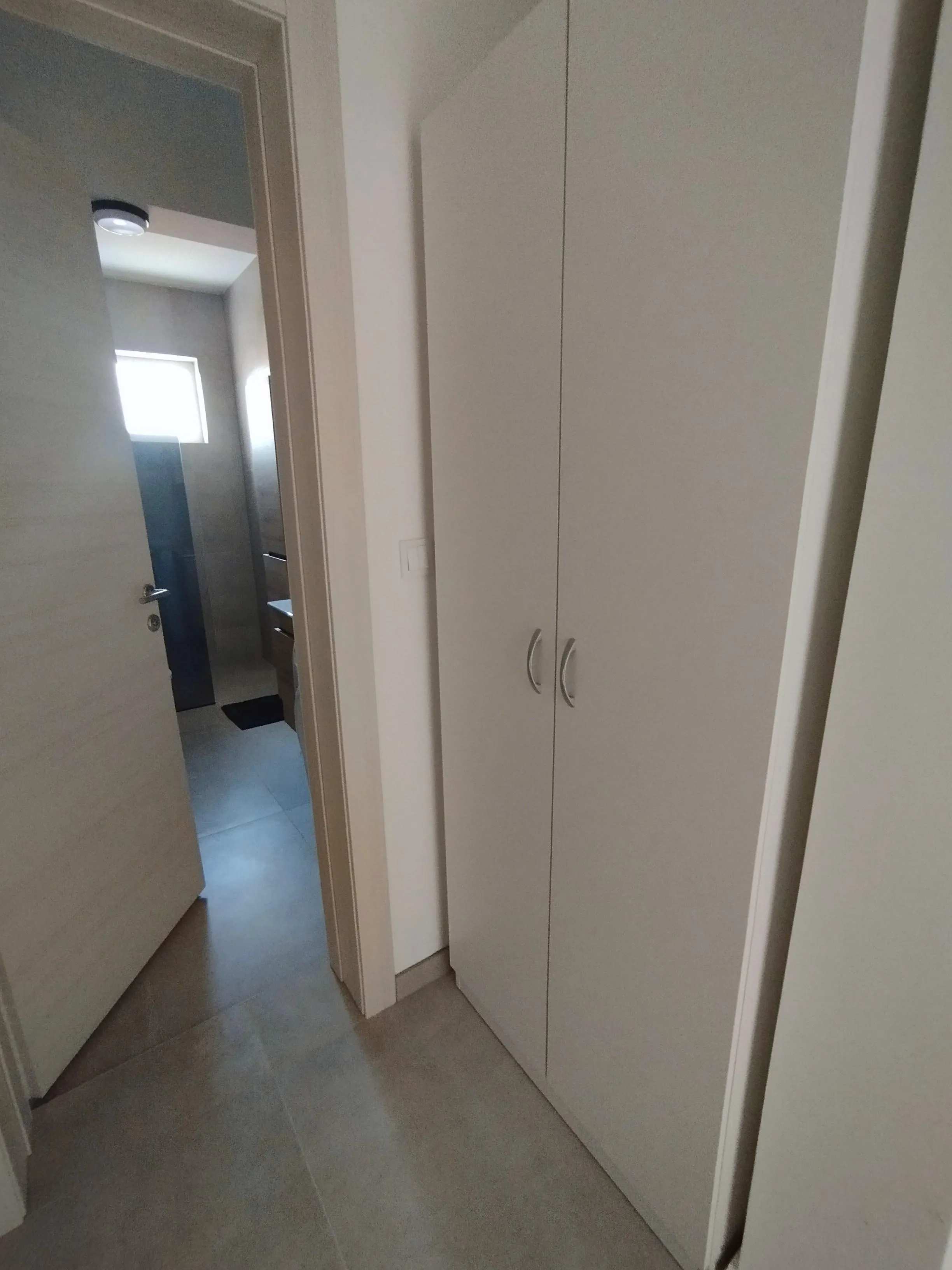 trosobni stan u centru-novogradnja s prekrasnim pogledom na promenadu - slika 16