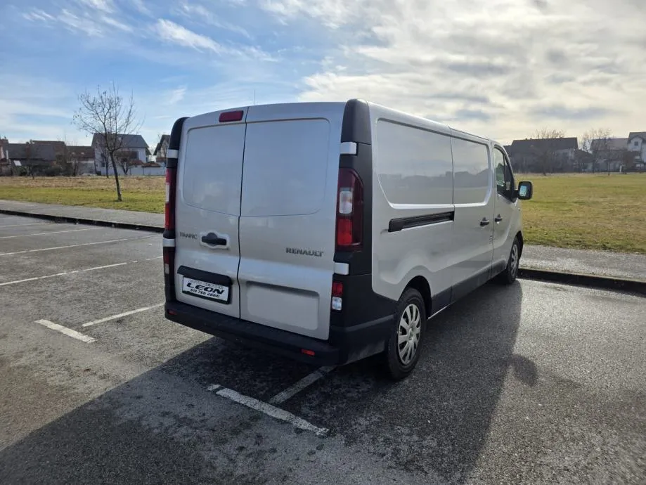 renault trafic . 1,6 dizel, 2018 godina, 189000 km, kartice 24/36 rata - slika 7