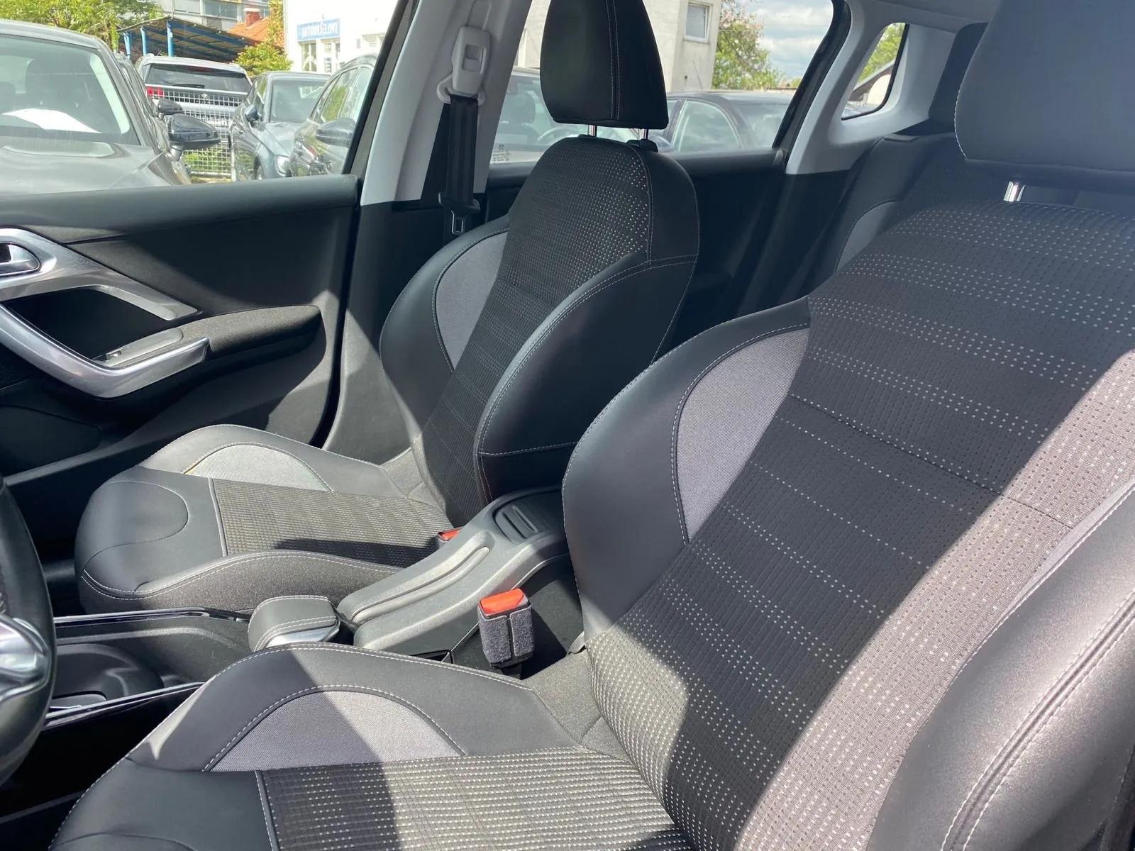 peugeot 2008 1,2 puretech automatik, navi, tempomat, 4x garancija!!! - slika 13