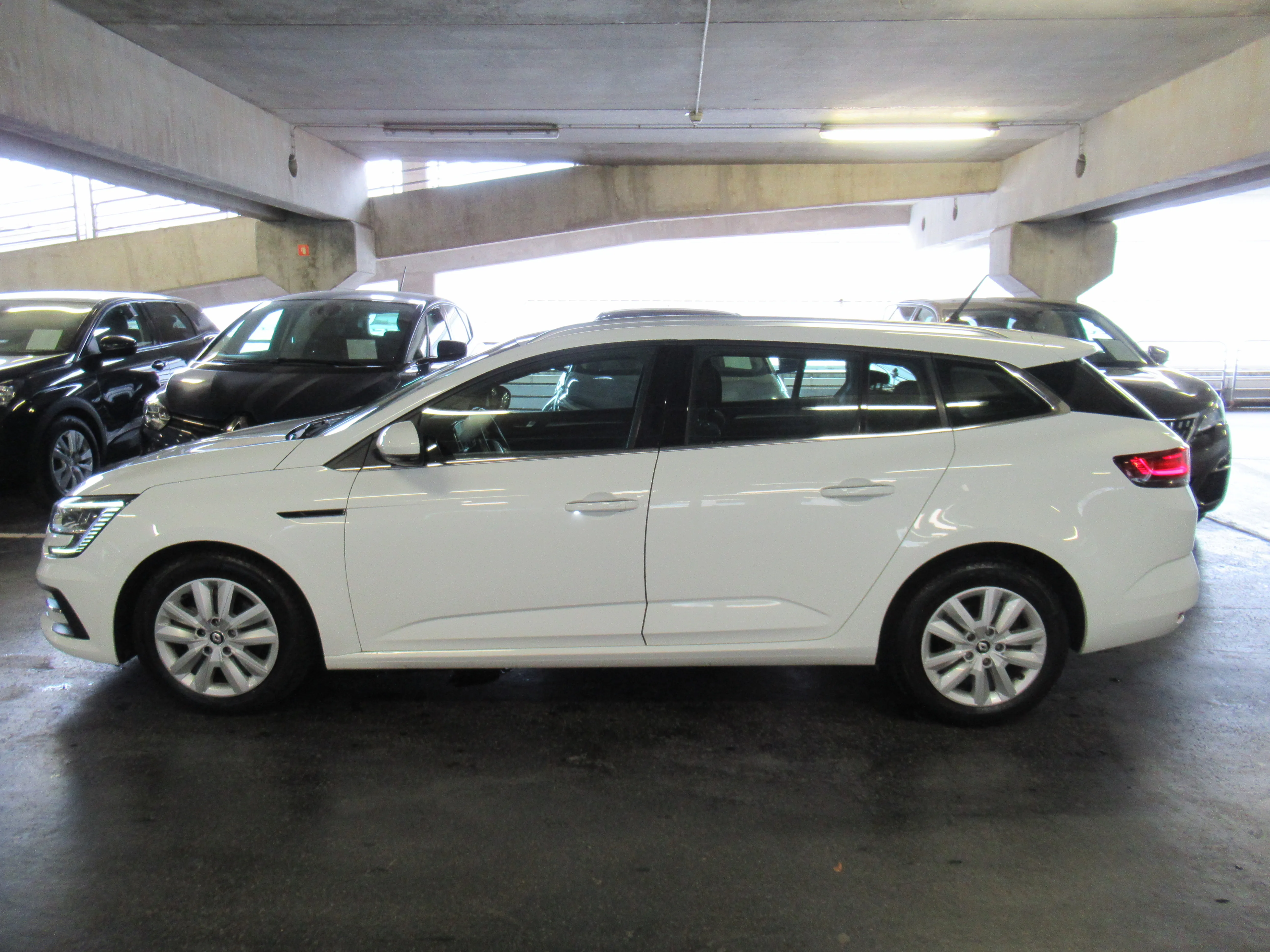 renault megane grandtour zen tce 140 edc. full led. navi. - slika 5