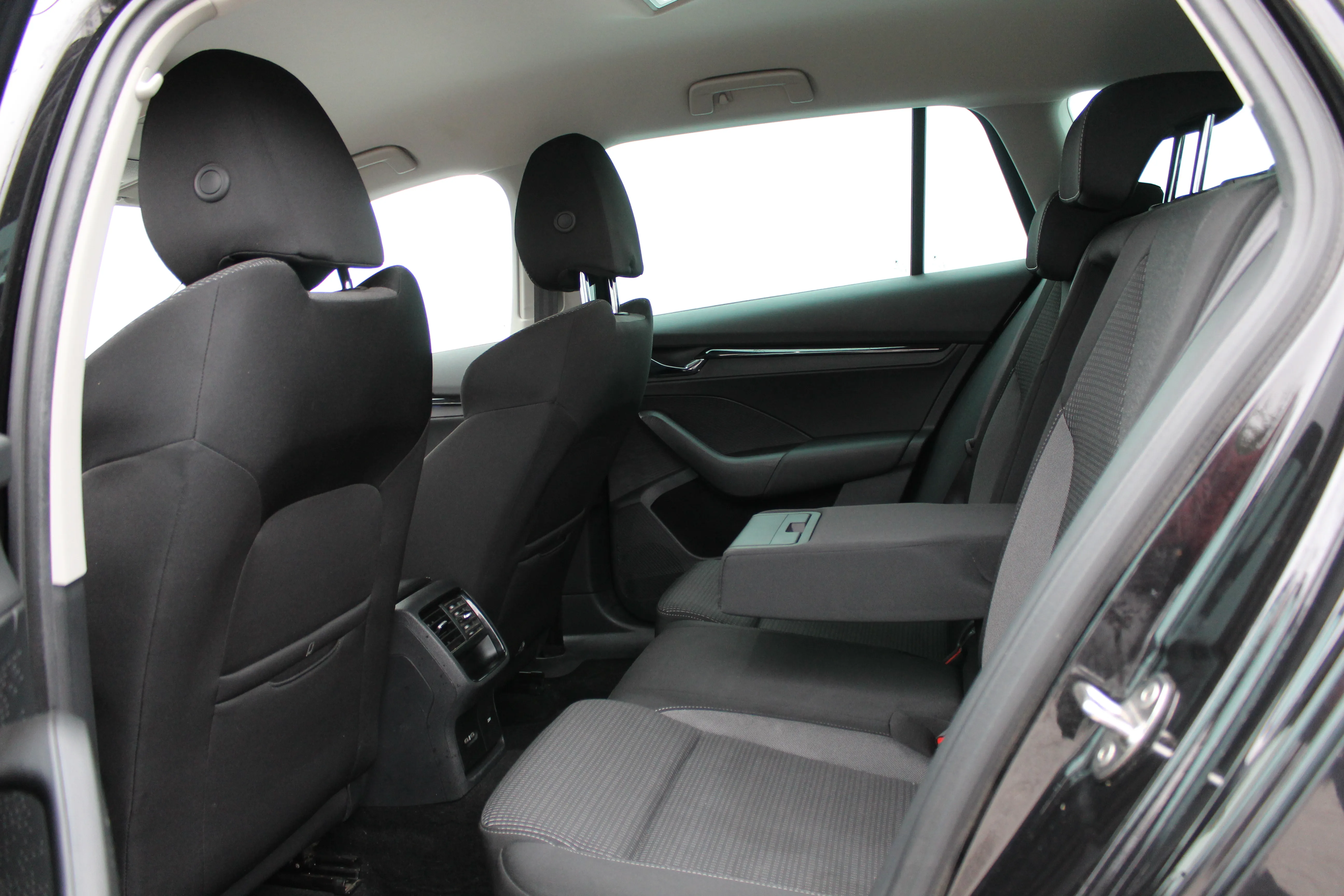 13077 škoda octavia combi ambition 2.0 tdi - slika 11